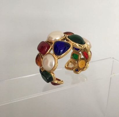 null CHANEL by GRIPOIX Large gold plated metal cuff decorated with multicoloured...