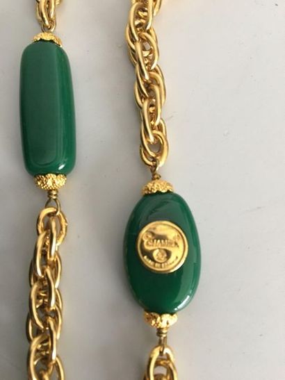 null CHANEL by GRIPOIX Long gold plated metal necklace with pebbles and green glass...