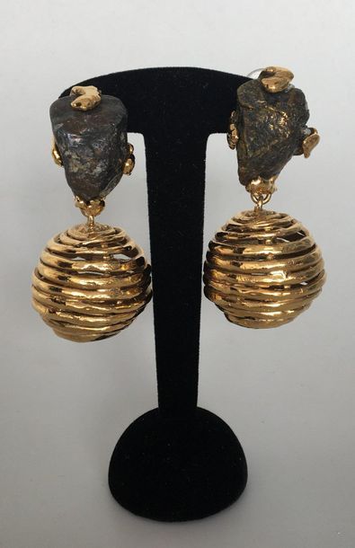 null YVES SAINT LAURENT Rive Gauche Pair of gold metal and nugget ear clips holding...
