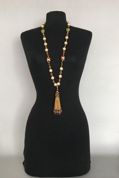 null CHANEL by GRIPOIX Long necklace in gold plated metal and pearly beads with red...