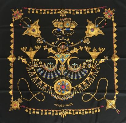 null HERMES Paris Silk square sand ornaments in black silk (good condition)