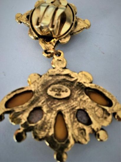 null JACKY de G . Paris Paire de clips d'oreilles fleurs à pampille en métal doré...