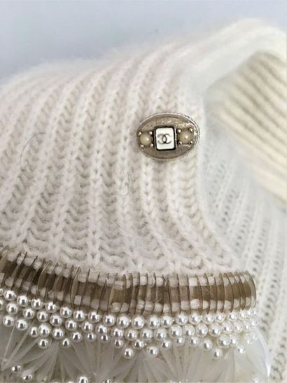 null CHANEL Made in Italy Blouson en angora ivoire parements brodés de petites perles...