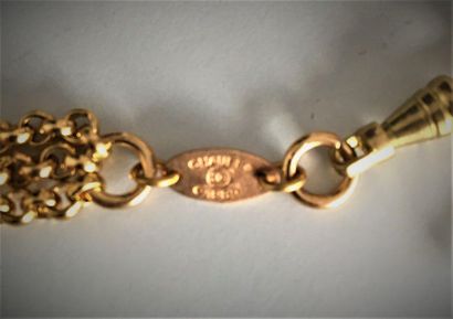 null CHANEL 1983 Sautoir en métal doré à 3 brins perles nacrées perles et batonnets...