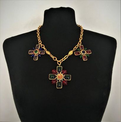 null CHANEL Made in France Collier en métal doré maille olive à 3 pendentifs croix...