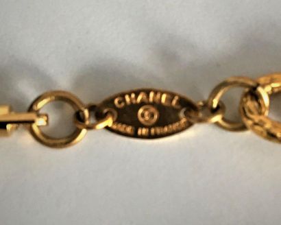 null CHANEL Made in France Sautoir en métal doré à maillon olive godronné perles...