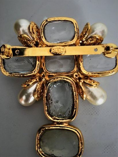 null CHANEL Made in France Broche croix en métal doré cabochons de pâte de verre...
