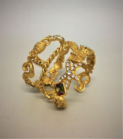 null CHRISTIAN LACROIX Made in France Bracelet manchette ajouré en métal doré strass...