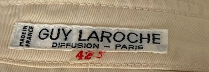 null GUY LAROCHE Diffusion Paris Ivory cotton raincoat Size 42

(misses wrist pa...