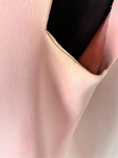 null PIERRE CARDIN Boutique Paris Sleeveless dress in pink crepe powdered with pearled...