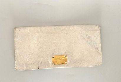null DOLCE AND GABBANA Silver laminated pouch -28x14cm (small wear)
 