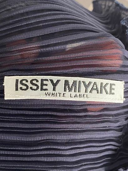 null ISSEY MIYAKE White Label Chiffon skirt and top set with navy blue gathered muslin...