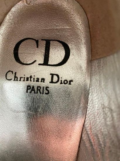 null CHRISTIAN DIOR Paris Pair of black lace pumps on silk ground buttercup Size...