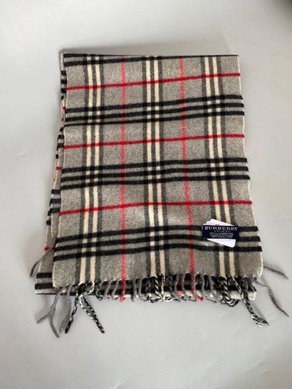 null BURBERRY'S Woollen scarf with checks on grey background 

148x29