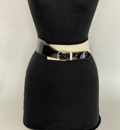 null YVES SAINT LAURENT Variation Belt in white grained leather and black patent...