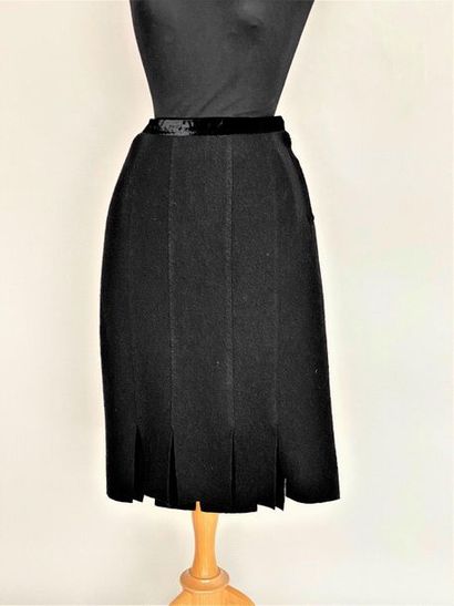 null Yves SAINT LAURENT LAURENT Rive Gauche Black woollen skirt with cut-out stripes...