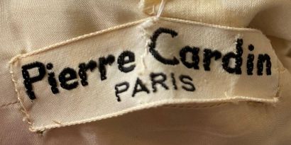 null PIERRE CARDIN Paris 

Ivory wild silk suit circa 50/60 (small spots)