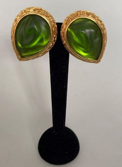 null LEONARD Paris Pair of pear ear clips in gold metal and green resin - signed...