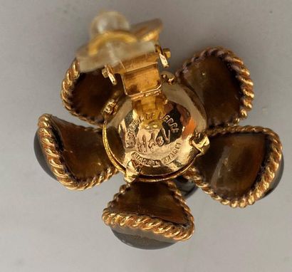 null GLASS HISTORY Pair of golden metal flower ear clips and golden brown glass paste...