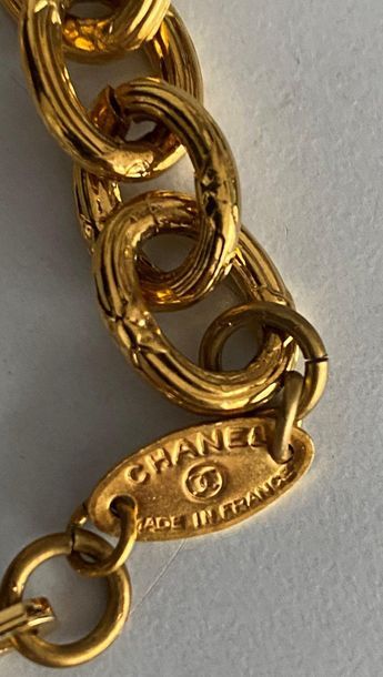 null CHANEL Made in France Sautoir en métal doré à maillon olive godronné perles...