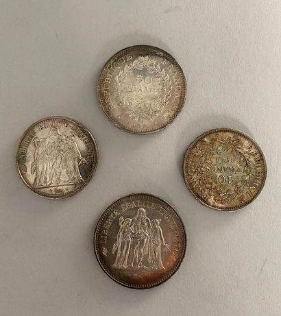 null Lot de 4 pièces argent : 2 x 50FF 1977-2 x10 FF 1966/1967 poids 109,7g