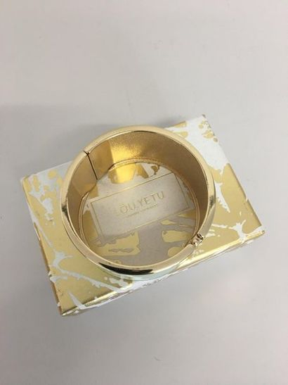 null ELIE SAAB Parfums Bracelet articulé en métal doré et émail vert amande 

Diamètre...