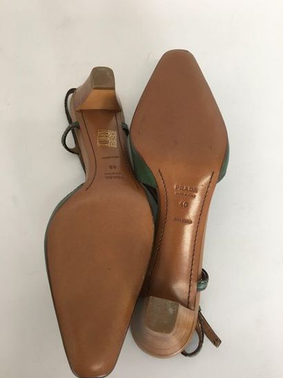 null PRADA Paire de souliers à bride en cuir vert et beige Taille 40 (état neuf)