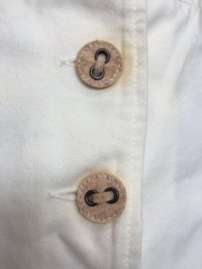 null CHANEL Jupe longue en coton blanc Taille 42 (traces aux boutonnières)