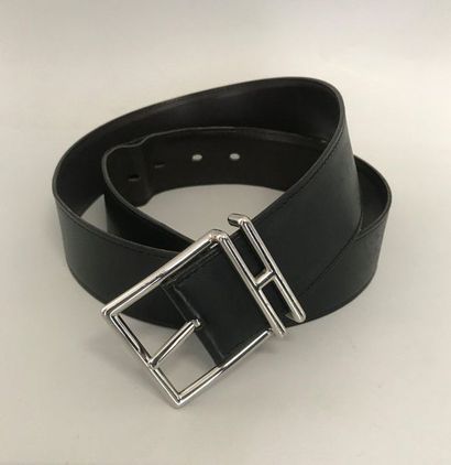 null HERMES Paris Belt in black box with metal buckle (very light wear and scratches)...