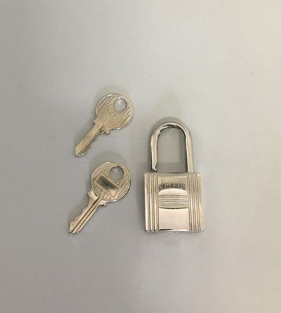 null HERMES Small palladium metal padlock with 2 keys (perfect condition)

2x2cm