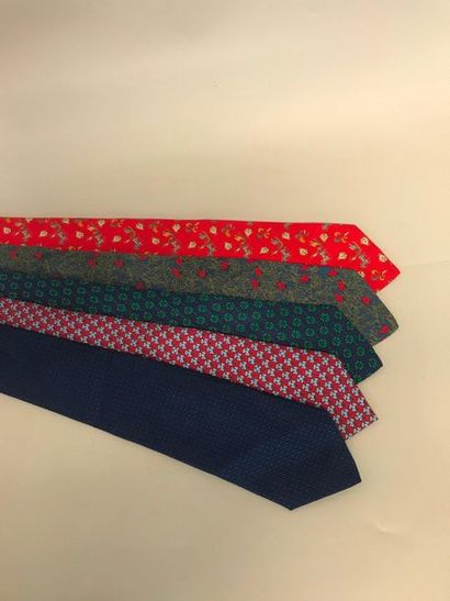 null HERMES Paris Lot of 5 printed silk ties (perfect condition)