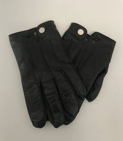 null HERMES Paris Pair of black lambskin lined cashmere gloves for men size 9 cahet...
