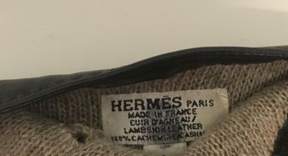 null HERMES Paris Pair of black lambskin lined cashmere gloves for men size 9 cahet...