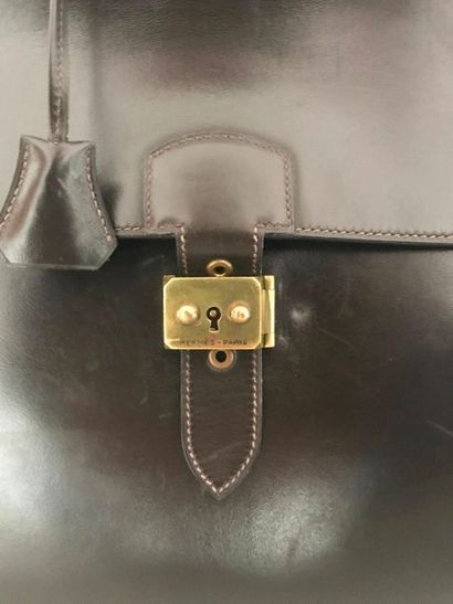 null HERMES Paris Made in France

Two gusseted news bag in chocolate box, golden...