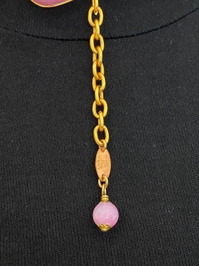 null CHANEL Made in France 1983 Long necklace in gilded metal camellias and pink...