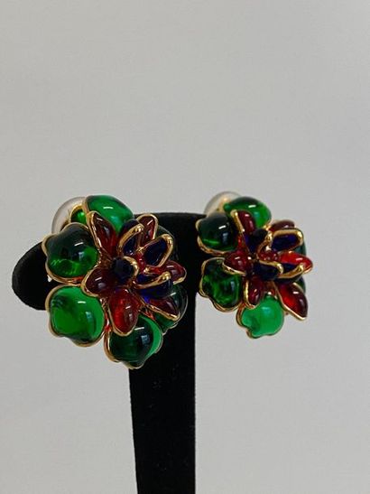 null AUGUSTINE GRIPOIX Paris Pair of gold metal flower ear clips and green, red and...