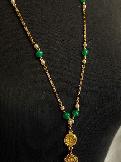 null CHANEL Gold plated metal long necklace with pompon decorated with green glass...