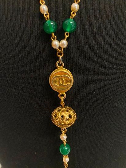 null CHANEL Gold plated metal long necklace with pompon decorated with green glass...