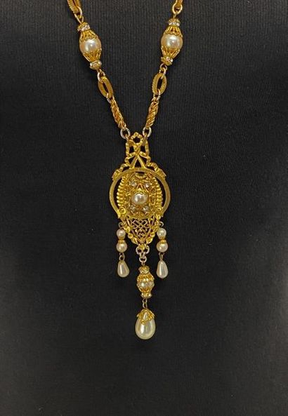 null CHANEL Renaissance style long necklace in gilded metal and pearly pearls with...