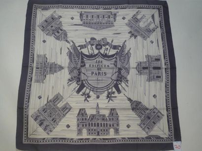 HERMES Paris "Les Edifices de Paris 1806" Rare carré en soie bordure grise fond ivoire...