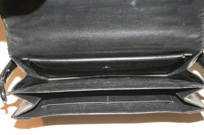 HERMES Paris Sac à main en box noir fermoir cordage en métal doré - H 17 x L 25 cm...
