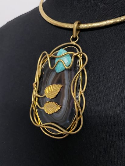 null Torque necklace and moving pendant in patinated metal decorated with an agate...
