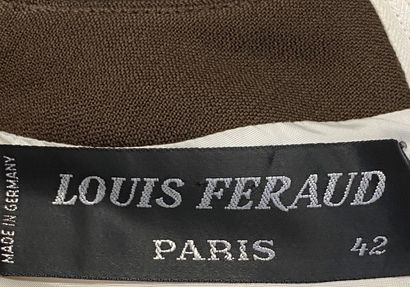 null 
LOUIS FERAUD Paris Robe manches courtes en lainage ivoire et marron ceinture...