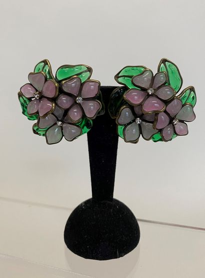 null CHANEL by GRIPOIX Pair of ear clips flowers in patinated metal and green parma...