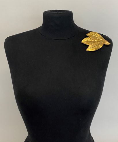 null SAOYA Leaf brooch in gilded metal - signed 

9x6,5cm