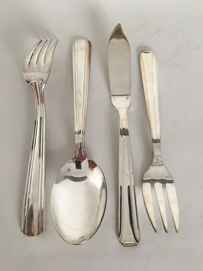 null Part of housewife in silver plated metal Art Deco model :

24 tabe forks - 12...