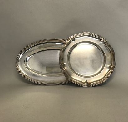 null CHRISTOFLE Oval silver-plated metal dish with flanged edge 

Length: 46cm

A...