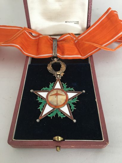 null Médaille de commandeur dans l'ordre du Ouissam Alaouite en argent doré et émail...