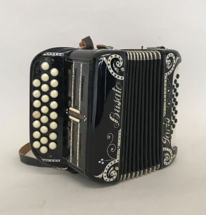 null BUSATO Paris petit accordéon en bakélite noire et blanche sangles cuir (bon...