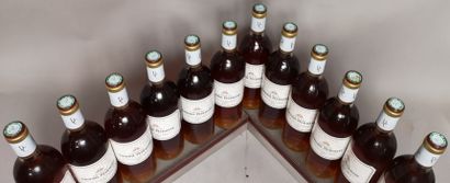 null 12 bouteilles CHÂTEAU LAFAURIE-PEYRAGUEY - 1er CC Sauternes 1990 En caisse bois....